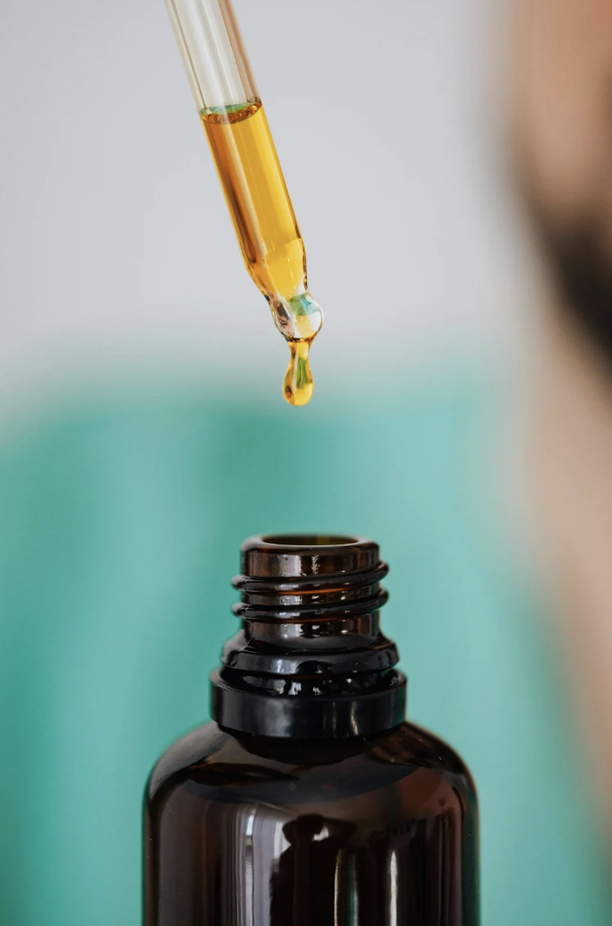 oregano oil skincare benefits for acne and anti-inflammatory skin care